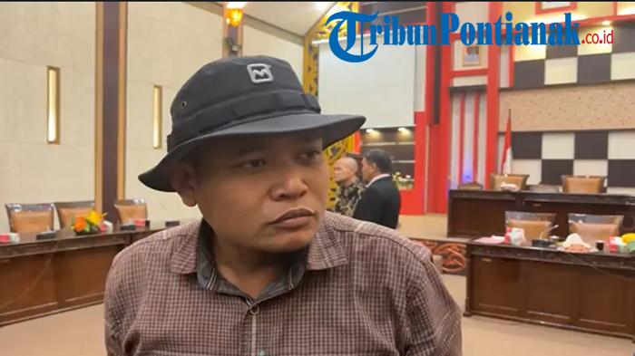 Ratusan Warga Sepantai Datangi DPRD Sambas, Layangkan Mosi Tidak Percaya Kepada Kades