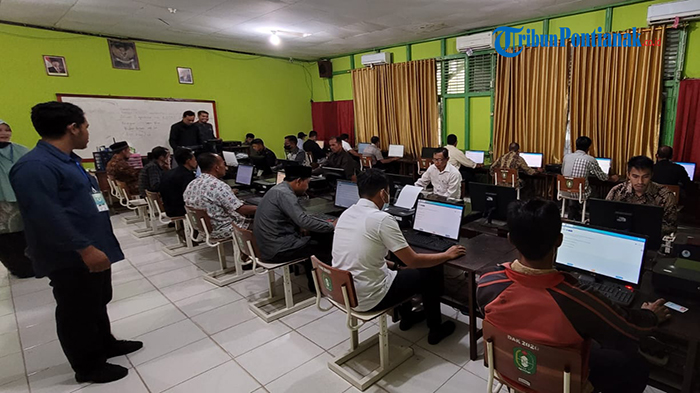 225 Peserta Calon Kepala Desa di Sambas Ikuti Tes Berbasis Komputer