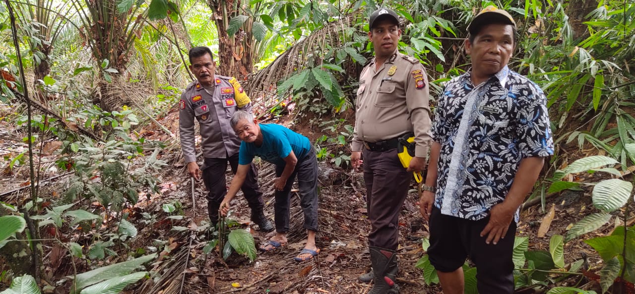 Agar Tidak Dikomplain Kemudian Hari, Kapolsek Ajak Ukur Tanah Bersama