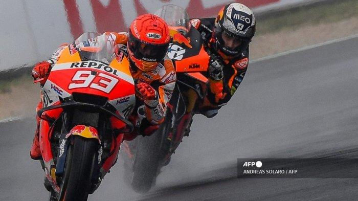 marc-marquez-kiri-dan-miguel-oliveira-kanan.jpg
