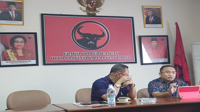 martinus-sudarno-saat-menggelar-jumpa-pers-bersama-kuasa-hukum.jpg