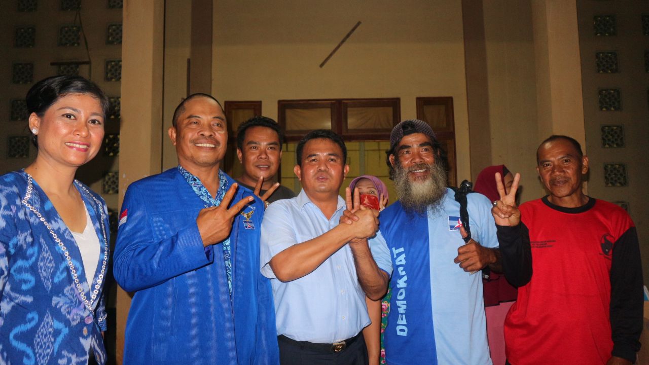 Maju Pilkada Kalbar, Karolin-Gidot Dapat Dukungan Dari Nelayan dan Seniman Sambas