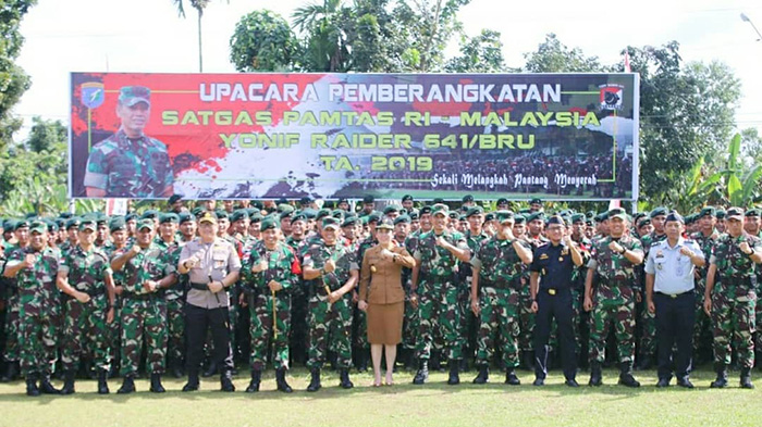 Pangdam XII/Tpr Berangkatkan 450 Personel Satgas Yonif R 641/Bru ke Perbatasan RI-Malaysia
