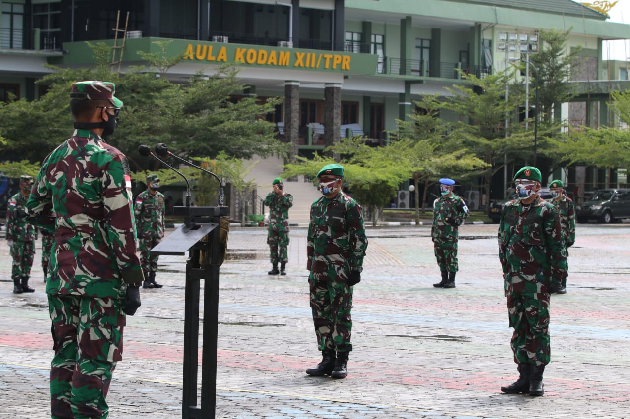 menerima-laporan-korps-kenaikan-pangkat.jpg