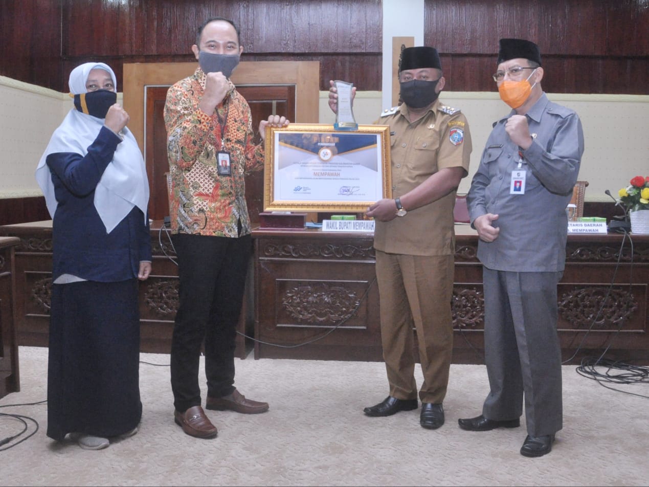 Pemkab Mempawah Terima Penghargaan Dari BPS Kalbar