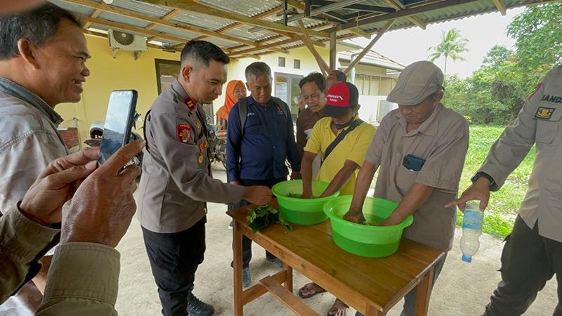 Polsek Segedong Libatkan Poktan Ikut Pembuatan Pupuk Organik, Lodrick: Wujud Dukung Ketahanan Pangan