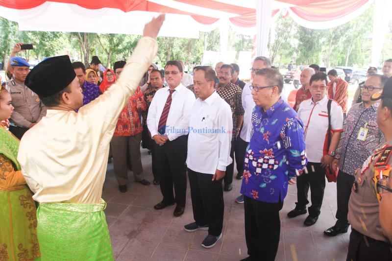 Mohamad Nasir Resmikan Gedung Baru Untan - menristekdikti.jpg