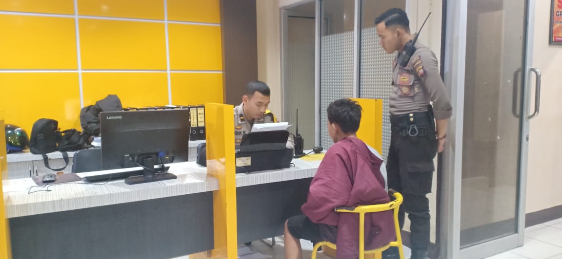 mg-diamankan-dan-diinterogasi-mapolres-landak-rabu-152019.jpg