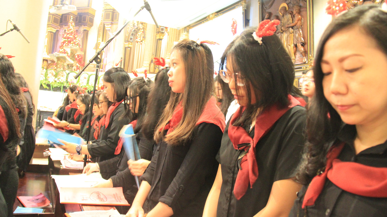 Pesan Malam Natal: Kepedulian, Kasih dan Pengorbanan adalah Kata Kunci Merasakan Ajaran Yesus - misa-natal-6.jpg