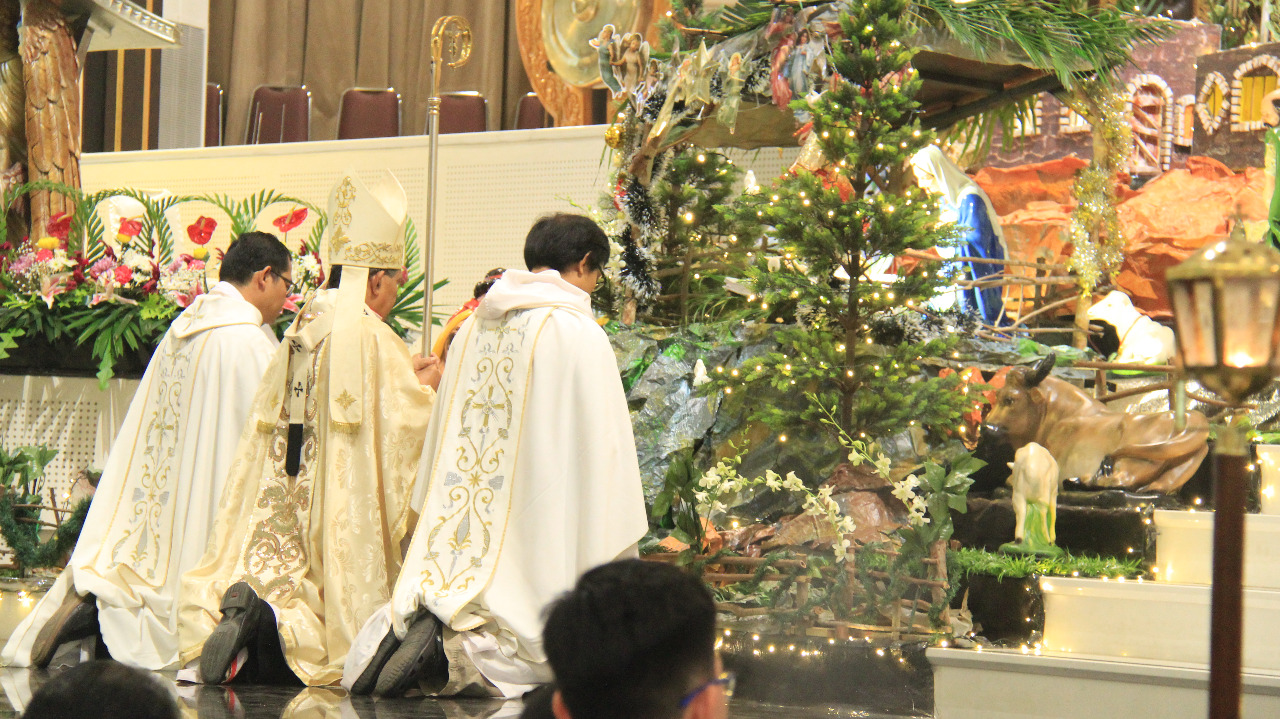 Pesan Malam Natal: Kepedulian, Kasih dan Pengorbanan adalah Kata Kunci Merasakan Ajaran Yesus - misa-natal-7.jpg