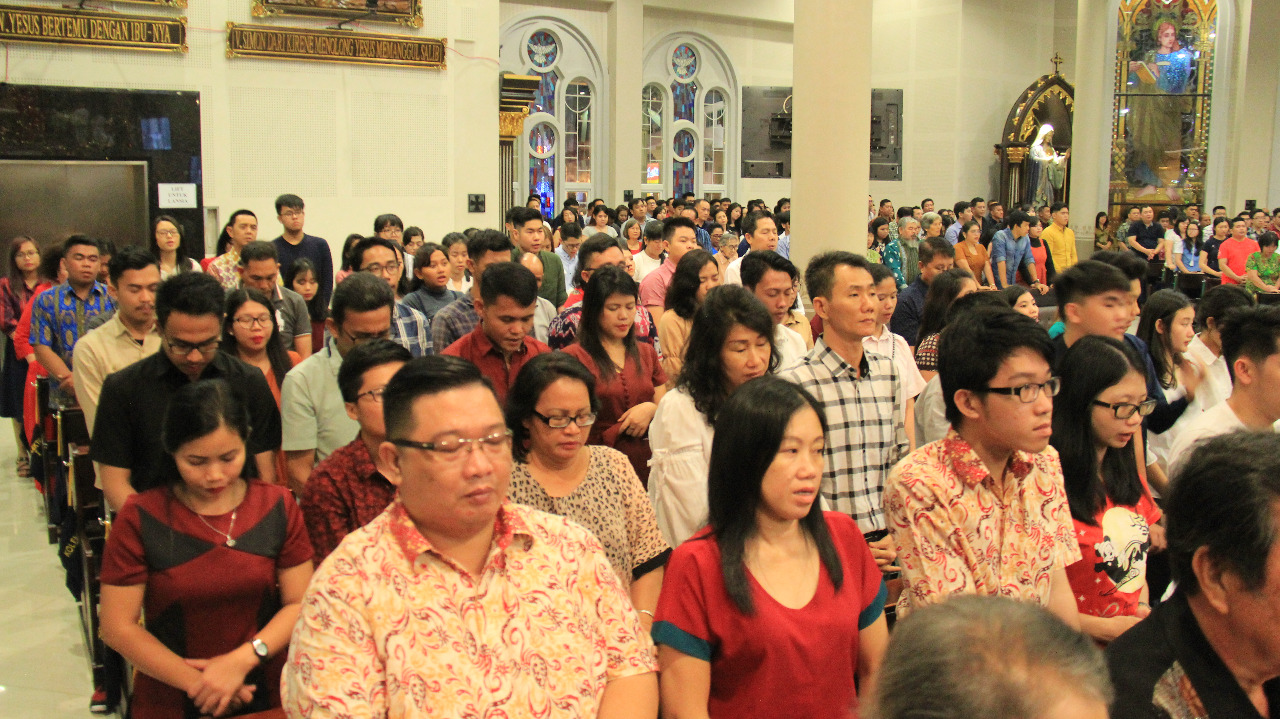 Pesan Malam Natal: Kepedulian, Kasih dan Pengorbanan adalah Kata Kunci Merasakan Ajaran Yesus - misa-natal-8.jpg
