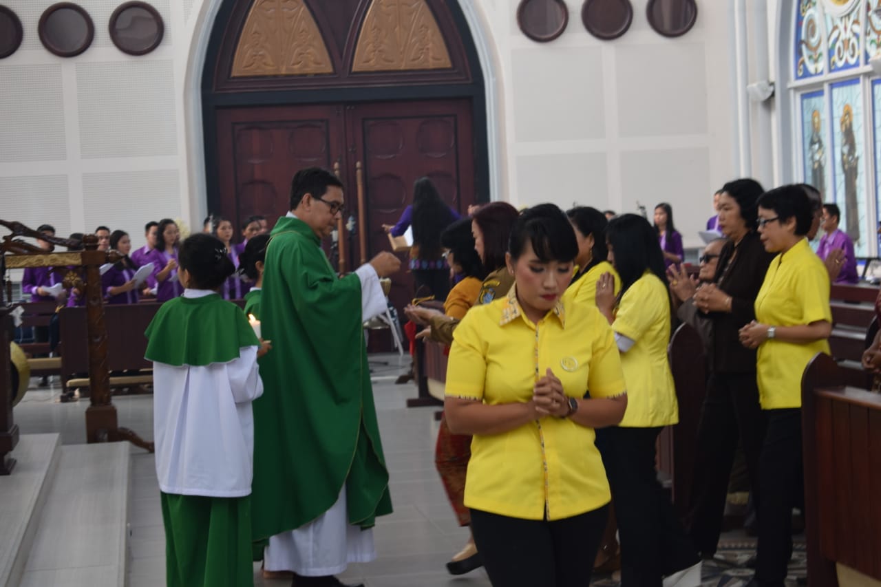 Pimpin Misa Pembukaan Seminar dan Rakercab, Ini Pesan Pastor Amir Untuk Cendekiawan Katolik