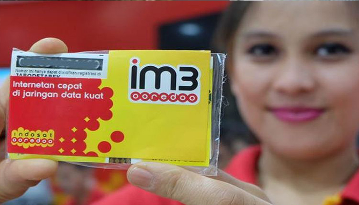 model-memamerkan-kartu-perdana-indosat-im3.jpg