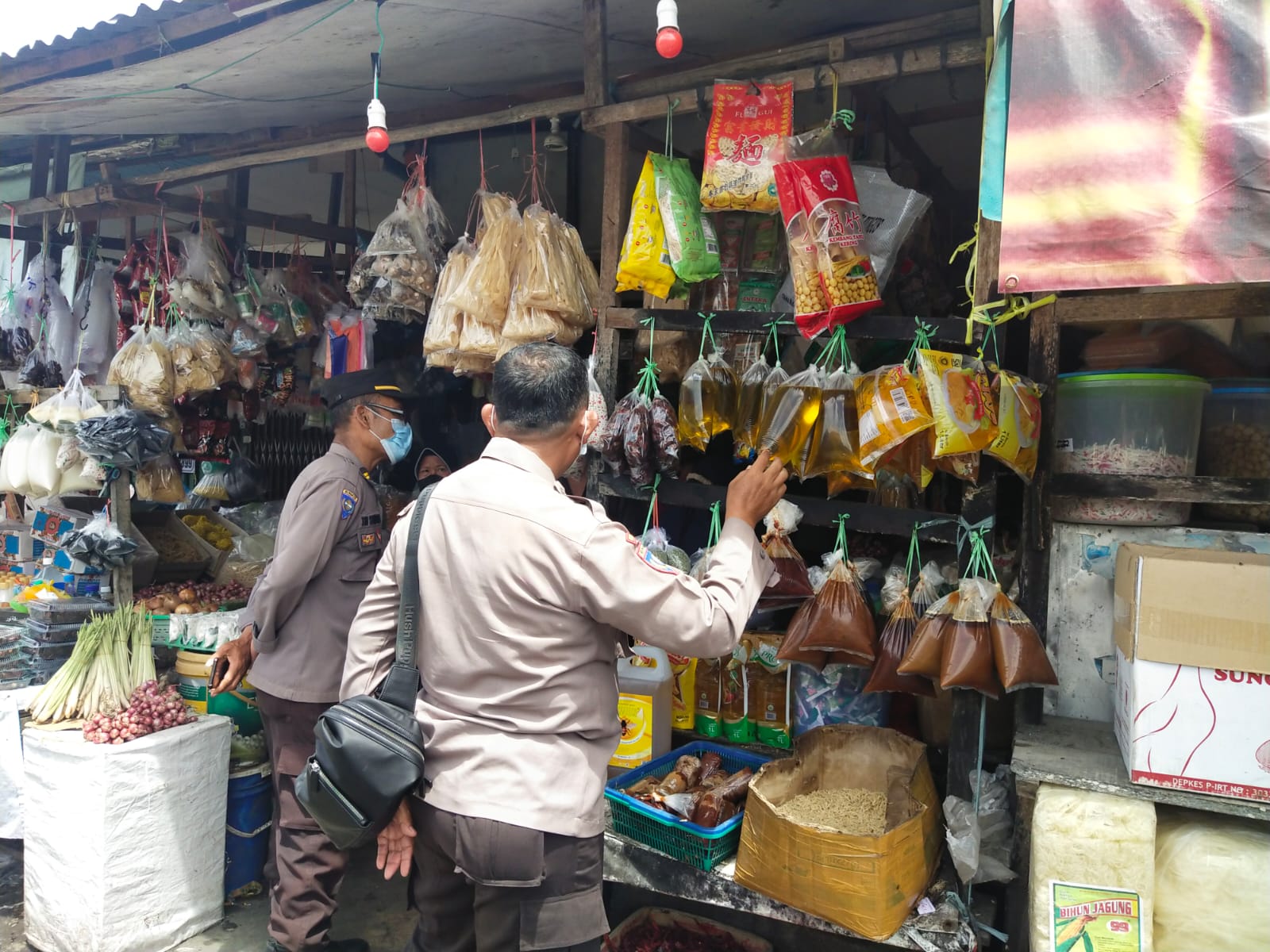 Minyak Goreng Curah Langka di Pasaran Singkawang, Stok Terbatas Harga tidak Sesuai HET