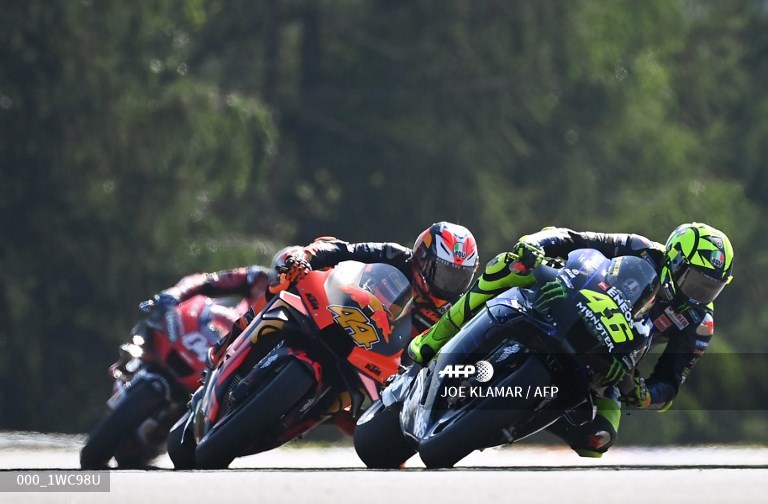 monster-energy-yamaha-valentino-rossi-dan-pembalap-red-bull-ktm-factory-racing-pol-espargaro.jpg