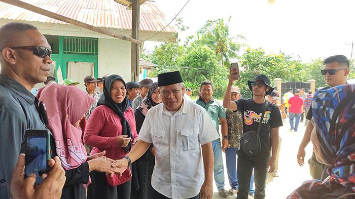 Kunjungi Desa Trimandayan Sambas, Ratusan Warga Sambut Muda Mahendrawan