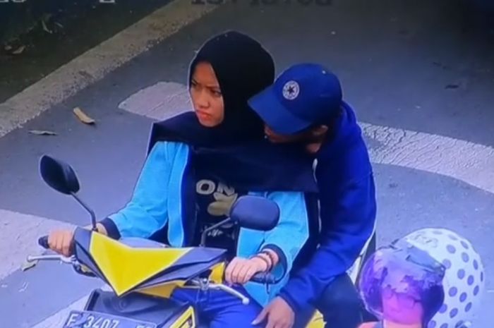 muda-mudi-terpantau-cctv-tak-kenakan-helm_20180705_092650.jpg