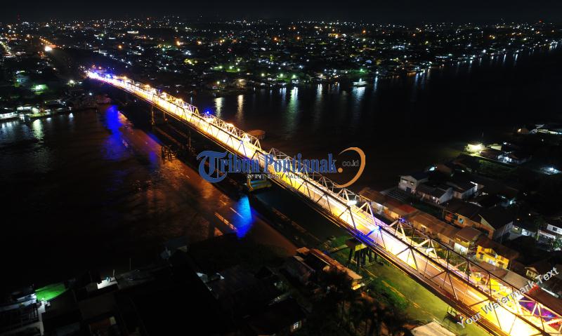 Suasana Arus Lalu Lintas di Jembatan Kapuas Pada Malam Hari - mujahidin_20170204_223220.jpg