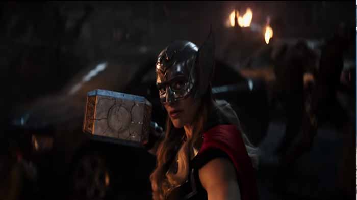 natalie-portman-muncul-sebagai-thor-di-trailer-perdana-thor-love-and-thunder.jpg