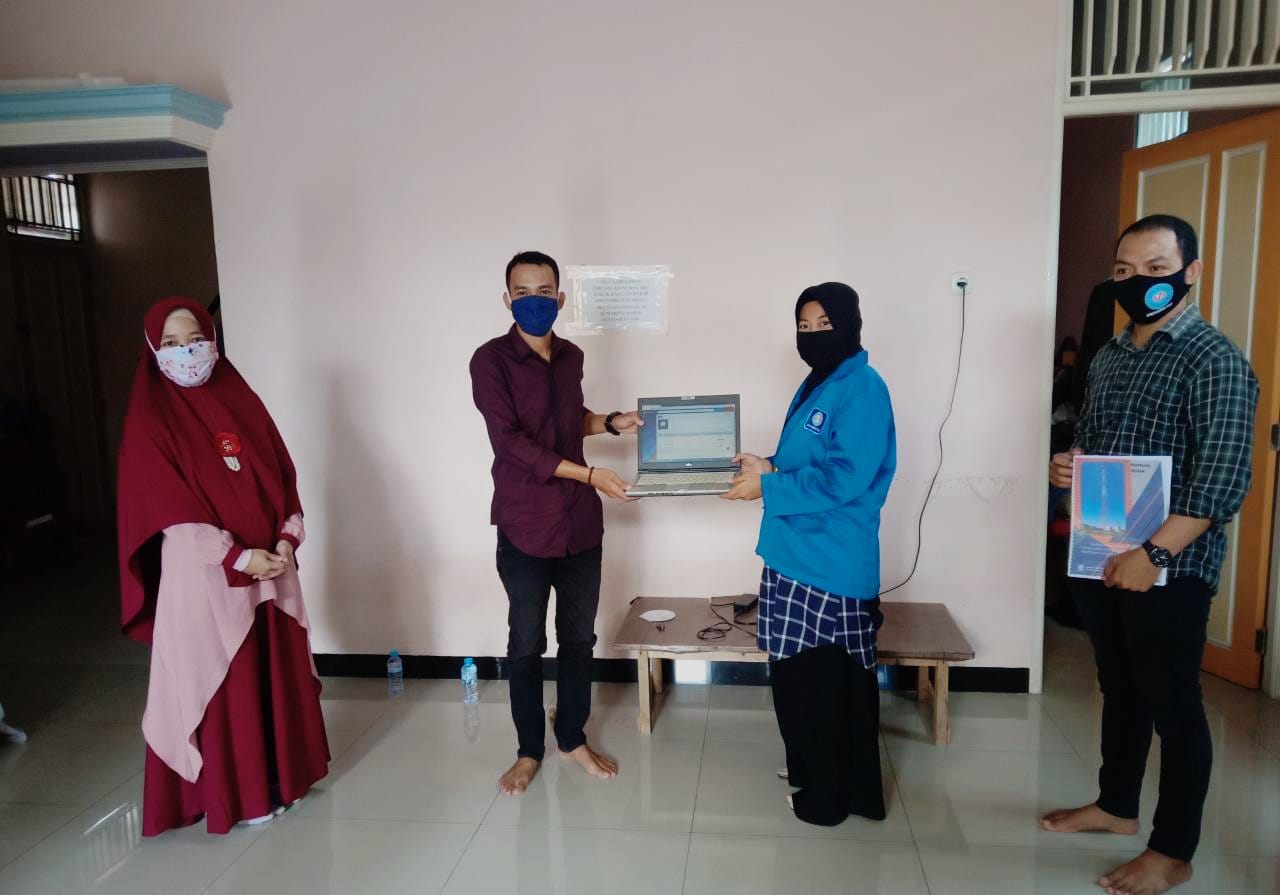 Mahasiswa dan Dosen Prodi SIA UBSI Pontianak Hibahkan Aplikasi SIPETABAYU
