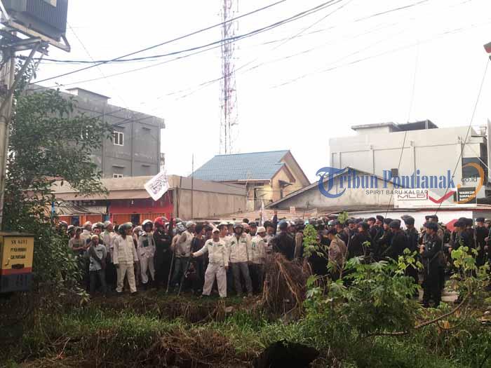 6 Fakta Aparat Terpaksa Adang Massa FPI! Nomor 5 Bikin Hati Lega