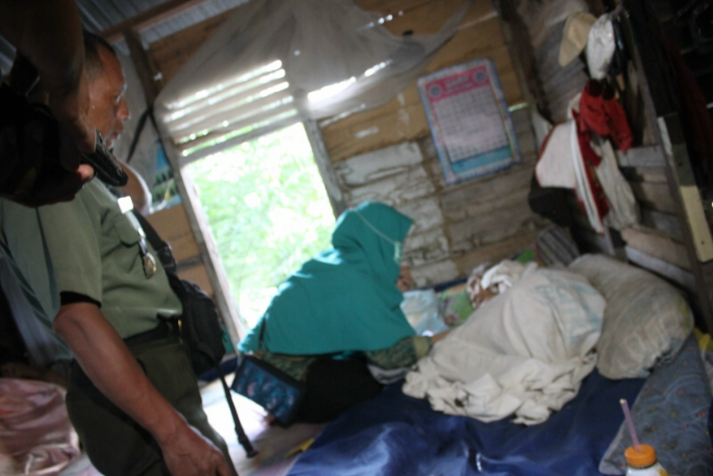 Nenek 106 Tahun Terjebak Banjir di Mempawah Selama Sepekan