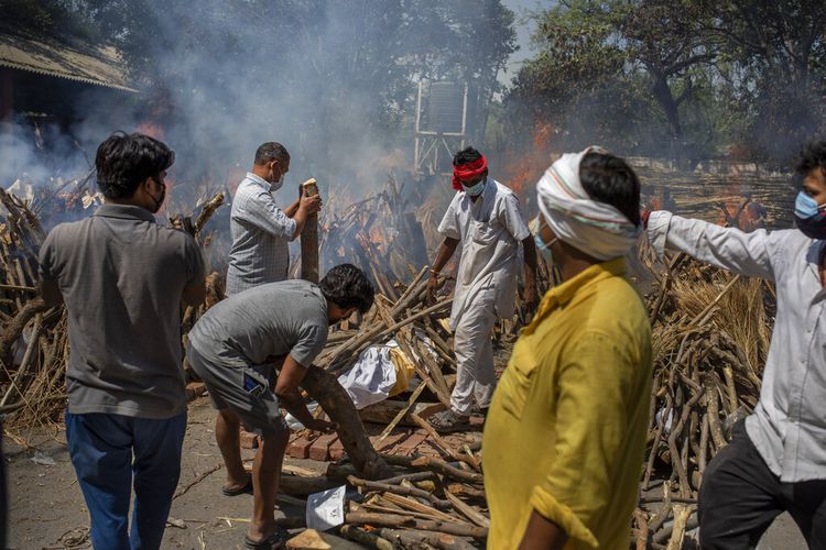 ngeri-117-orang-tewas-tiap-jam-di-india-saat-badai-covid-19-makin-luas-anak-buang-ibunya-di-jalan.jpg