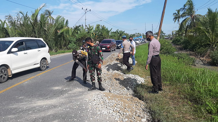 Polsek Sungai Kunyit Laksanakan Bakti Sosial dalam Kegiatan KKYD dan Program 100 Hari Kerja Kapolri