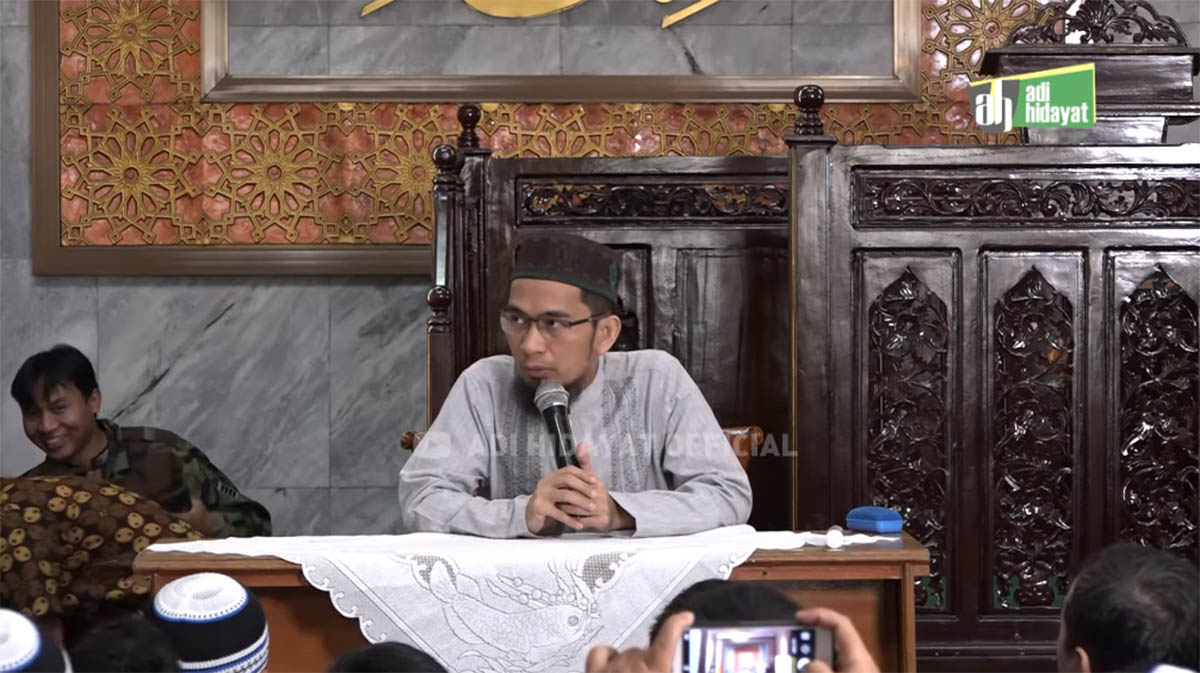 Niat dan Tata Cara Solat Tahajud: Ustadz Adi Hidayat Ungkap Istimewanya Orang Melaksanakan Tahajud