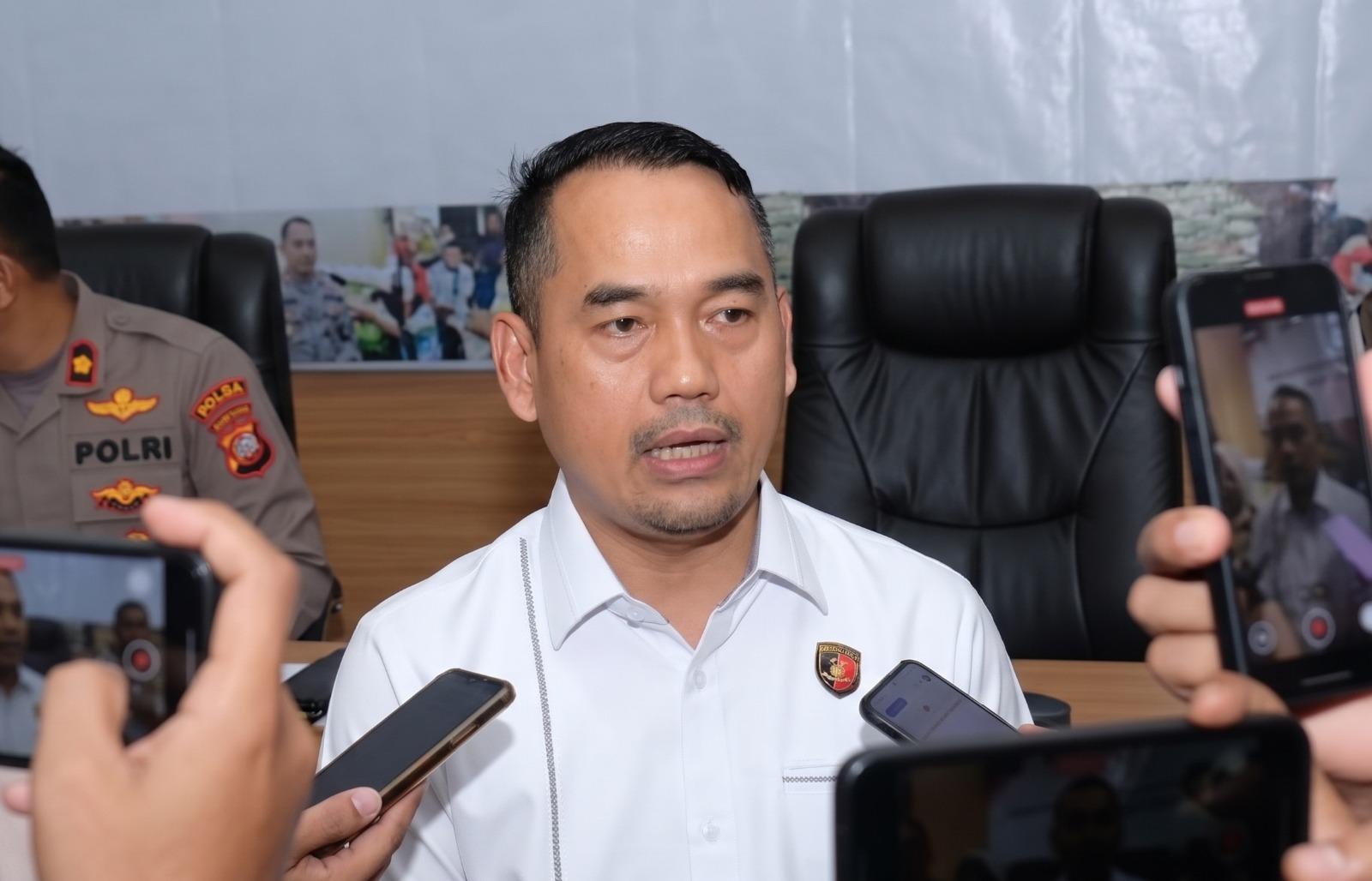 Tuntaskan Penyidikan Kasus Oli Palsu, Polda Serahkan Tersangka dan Barang Bukti ke Kejari Mempawah - Tribunpontianak.co.id