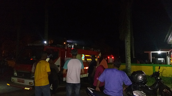 Kebakaran Lahan Nyaris Hanguskan Kantor Disperindagnaker Mempawah