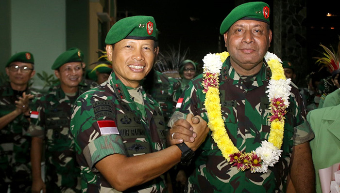 pangdam-xiitpr-meyjen-tni-muhammad-nur-rahmad-dan-mayjen-tni-herman-asaribab.jpg
