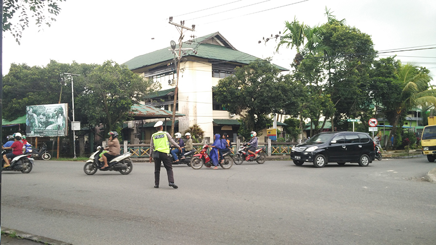 Lalu Lintas di Pertigaan Panglima Aim Ramai