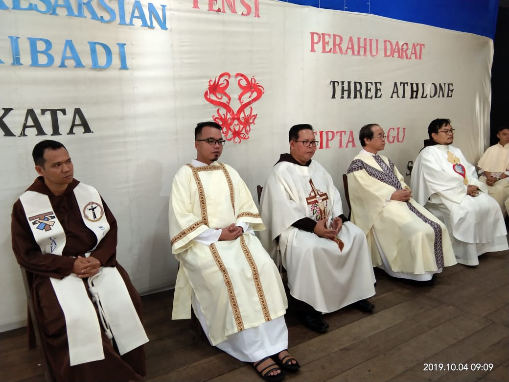 para-pastor-saat-memimpin-misa-perayaan-hari-santo-fransiskus.jpg