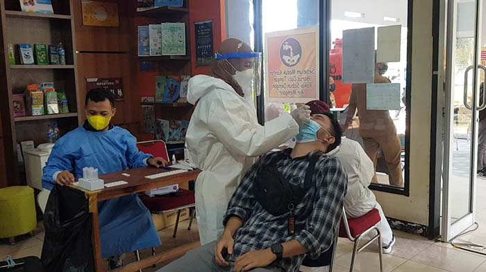 para-peserta-cpns-dan-pppk-menjalani-tes-swab-antigen-gratis.jpg