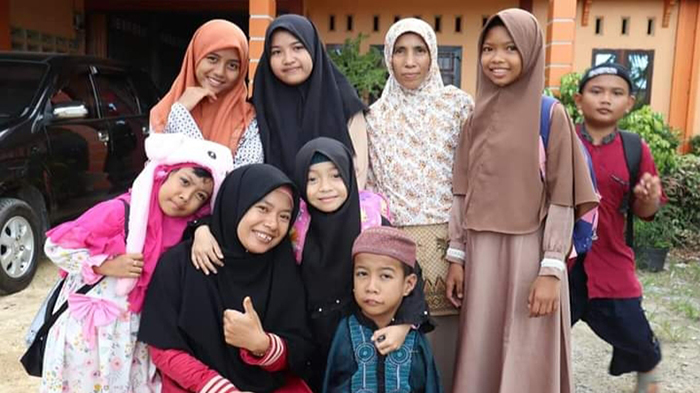 para-santri-dan-santriwati-penghafal-al-quran-ait.jpg