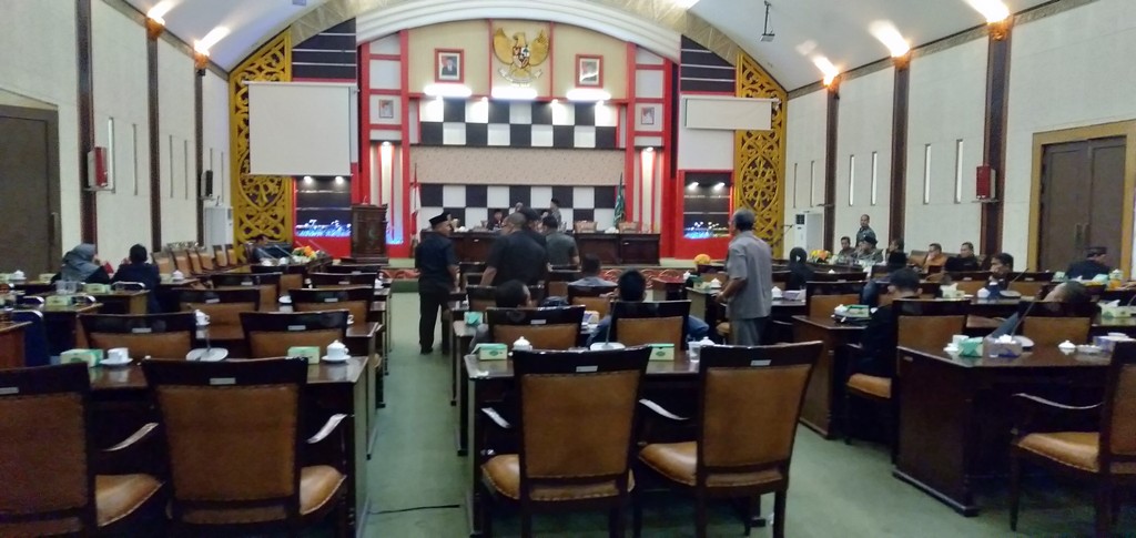 Tidak Kuorum, Rapat Paripurna DPRD Kabupaten Sambas di Skor Sejam