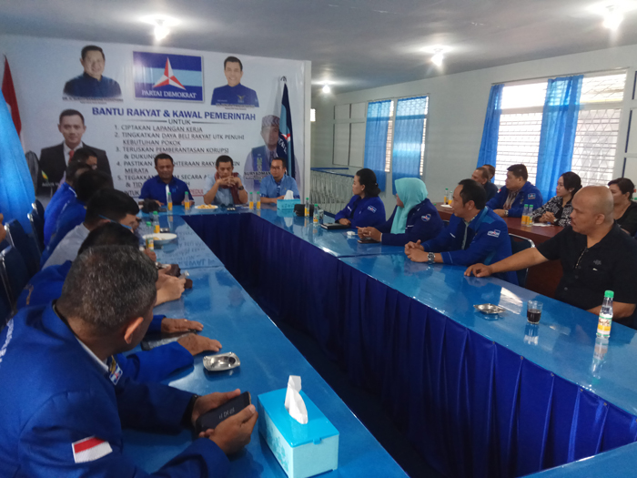 Empat Bulan Hitung-Hitungan Demokrat Untuk Paslon Karol-Gidot