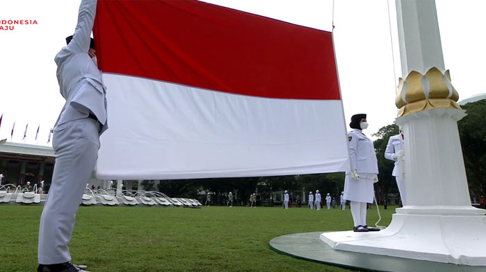 paskibraka-mengibarkan-bendera-merah-putih-di-istana-merdeka-jakarta.jpg