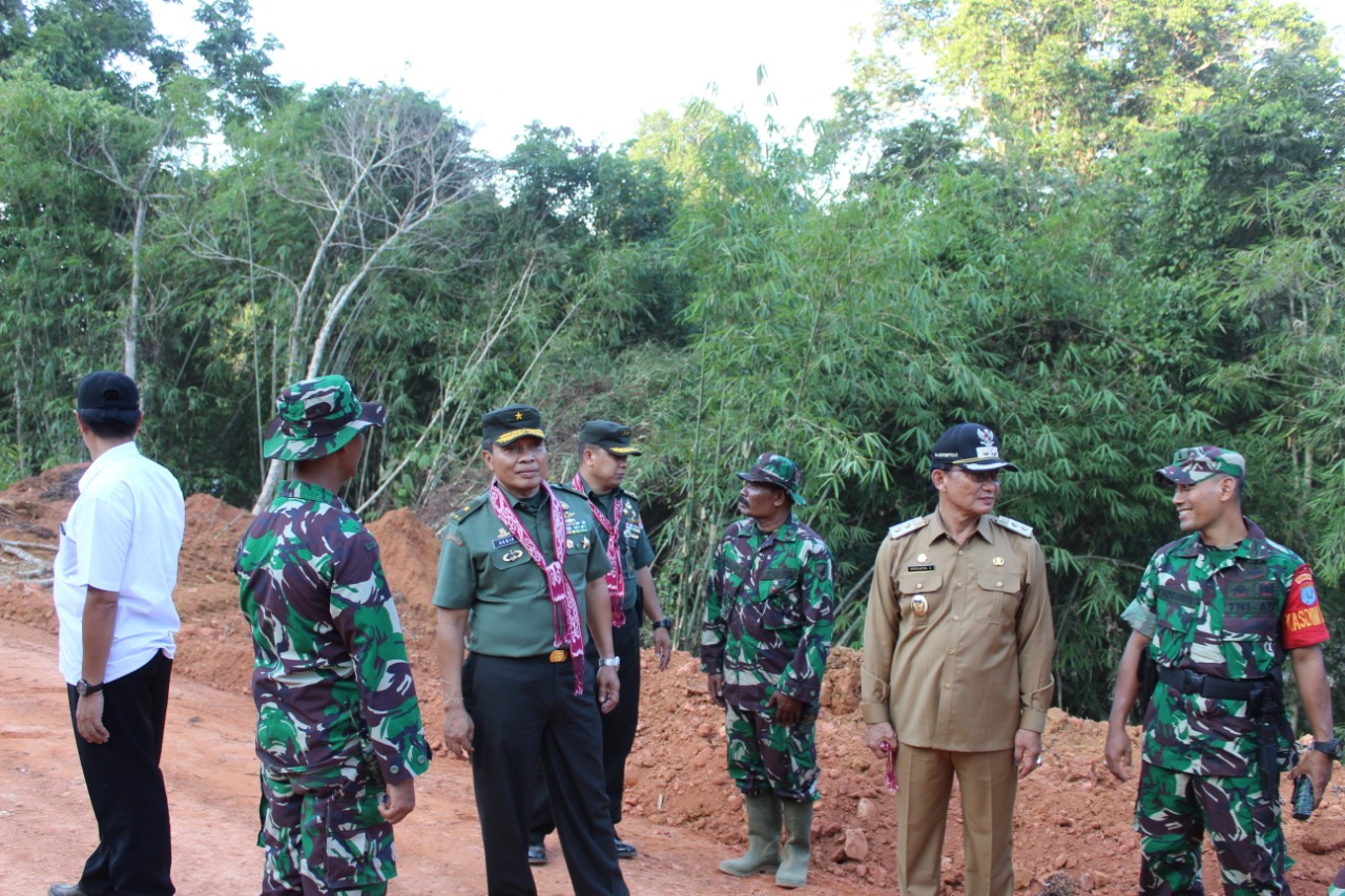 Pastikan Pencapaian Program, Tim Wasev Mabesad Tinjau TMMD Ketapang