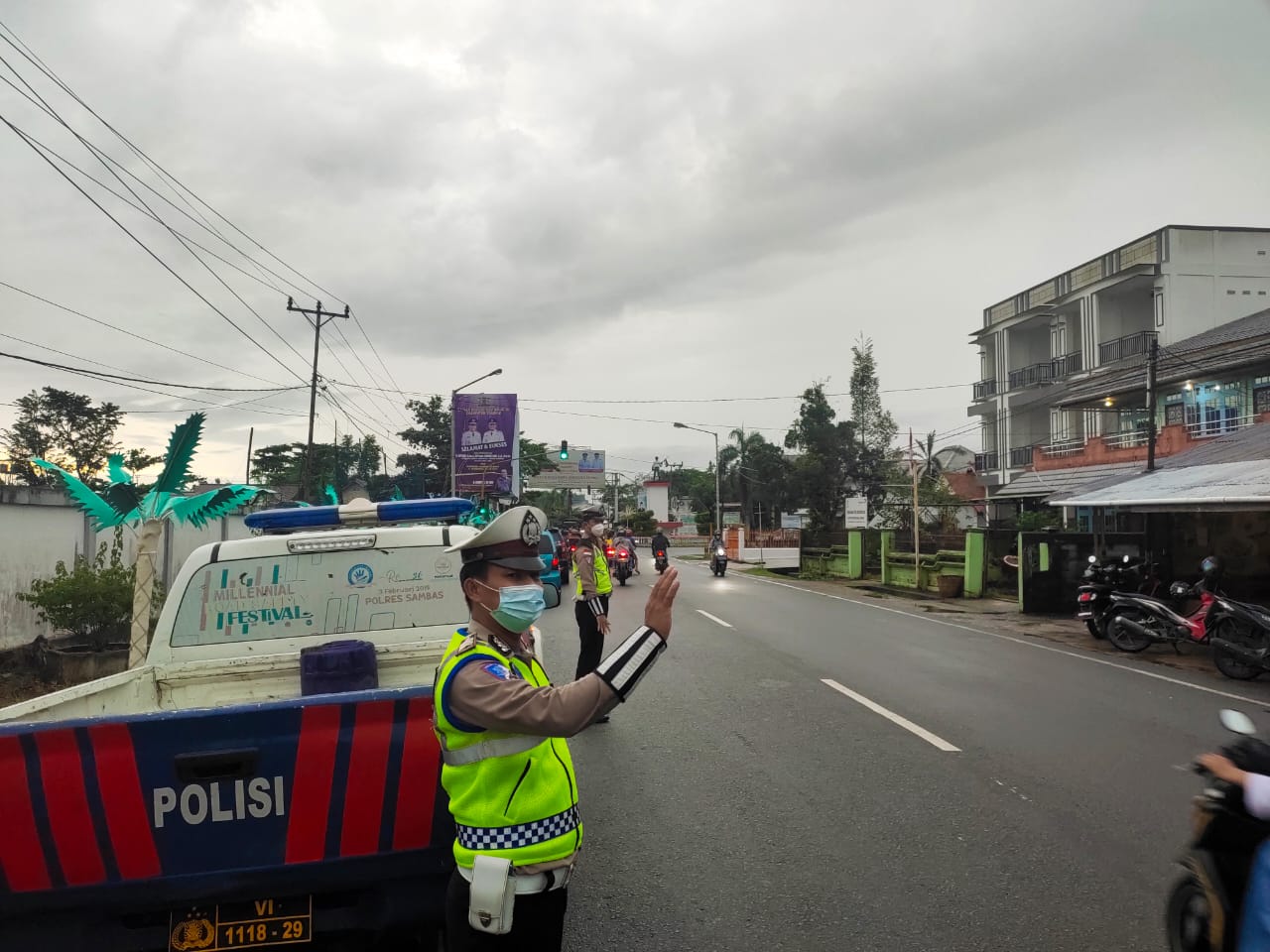 Ciptakan Kamseltibcar Lantas, Satlantas Polres Sambas Patroli di Sekitar Sambas Kota