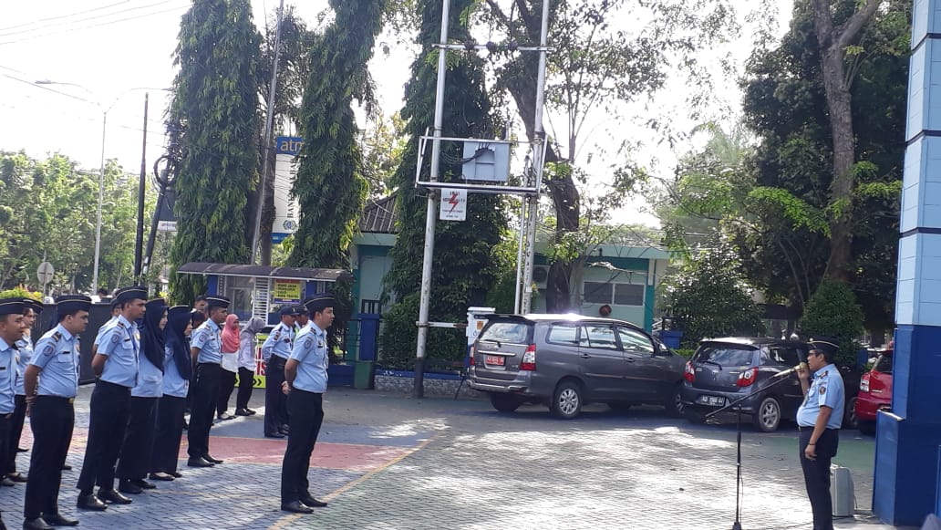 pegawai-kantor-imigrasi-kelas-i-tpi-pontianak-di-jl-sutoyo-kamis-952019.jpg