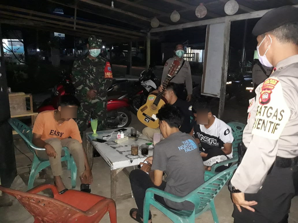 Tanggap Corona, Polres Kayong Utara Bersama TNI dan Pol PP Tertibkan Pelajar Keluyuran di Malam Hari