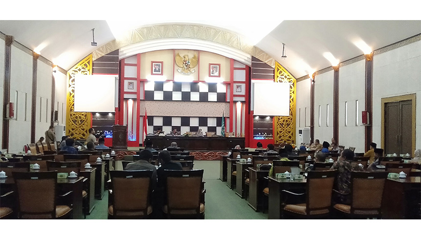 DPRD Kabupaten Sambas, Gelar Rapat Paripurna Mendengarkan Jawaban Bupati Sambas