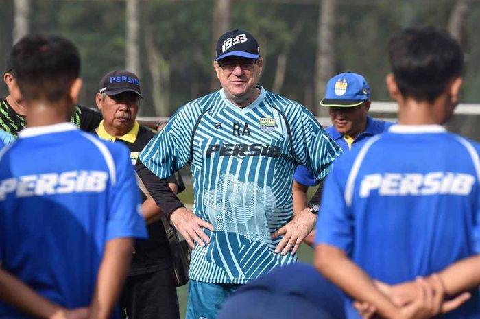 Pelatih Persib Bandung Robert Rene Alberts Senang Pemain dalam Kondisi Fit Pasca Libur Lebaran