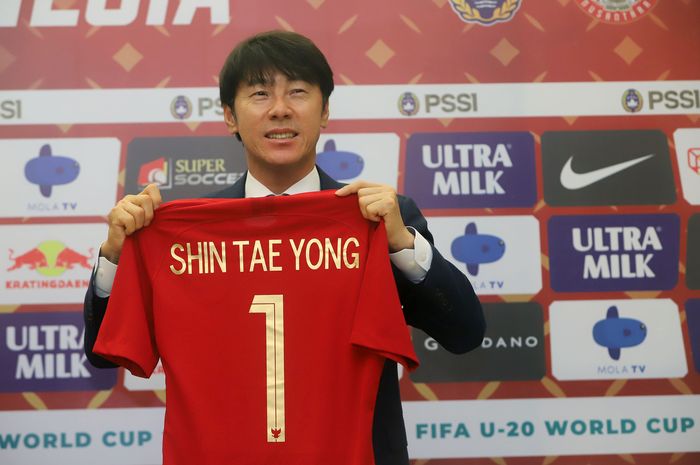 pelatih-timnas-indonesia-asal-korea-selatan-shin-tae-yong.jpg