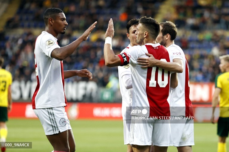 pemain-ajax-sebastien-haller-steven-berghuis-dusan-tadic-dan-daley-blind.jpg