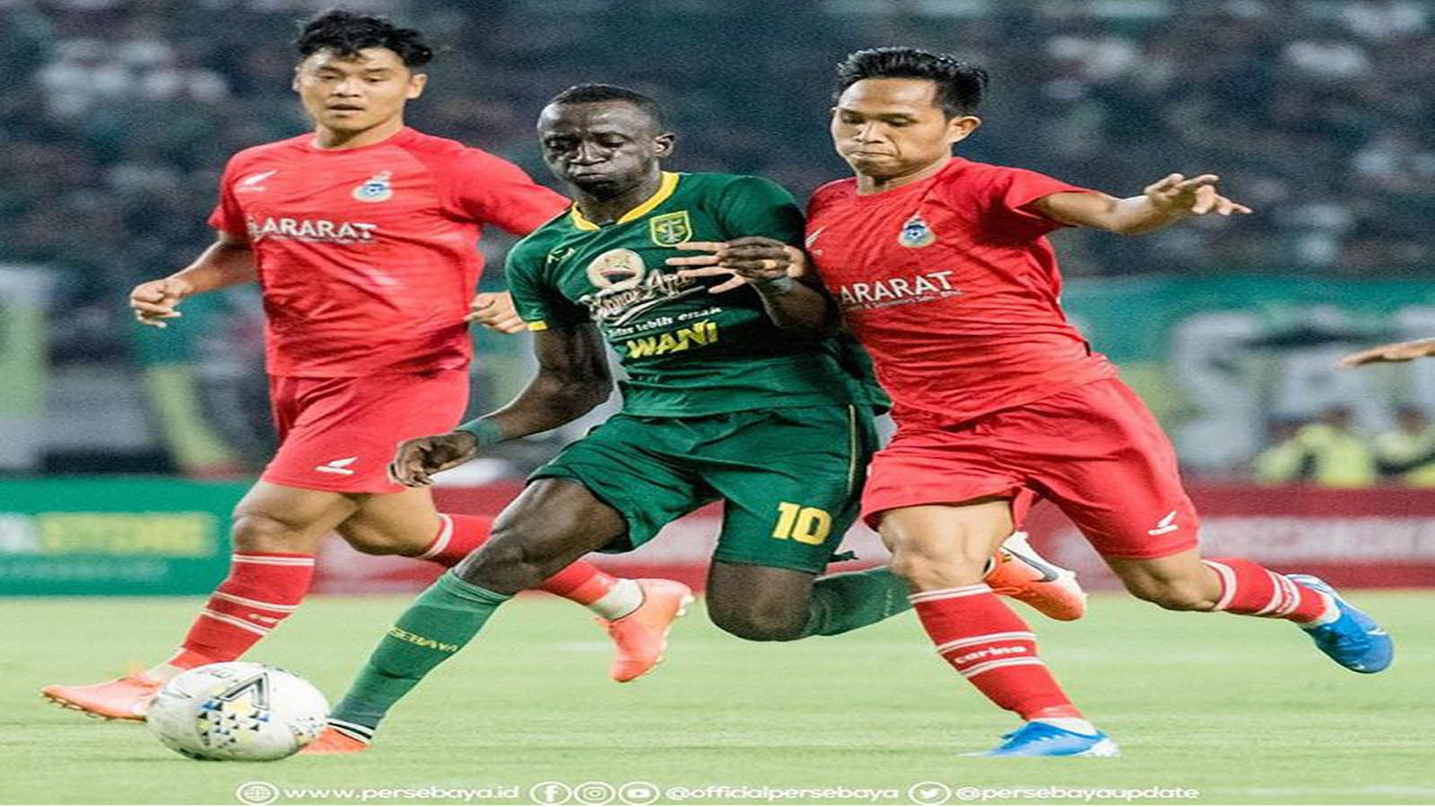 pemain-persebaya-surabaya-makan-konate.jpg