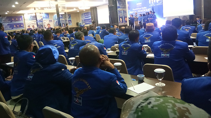 Hinca Pandjaitan Buka Pendidikan Kader Partai Demokrat se-Kalbar dan Puji Erma Suryani Ranik