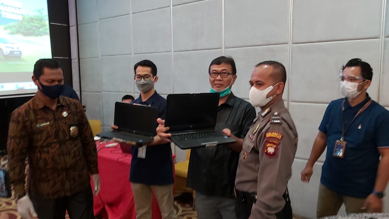Panen Hadiah Simpedes 2021, Apresiasi BRI untuk Nasabah Simpedes - pembukaan-segel-laptop-sistem-undian-panen-hadiah-simpedes.jpg